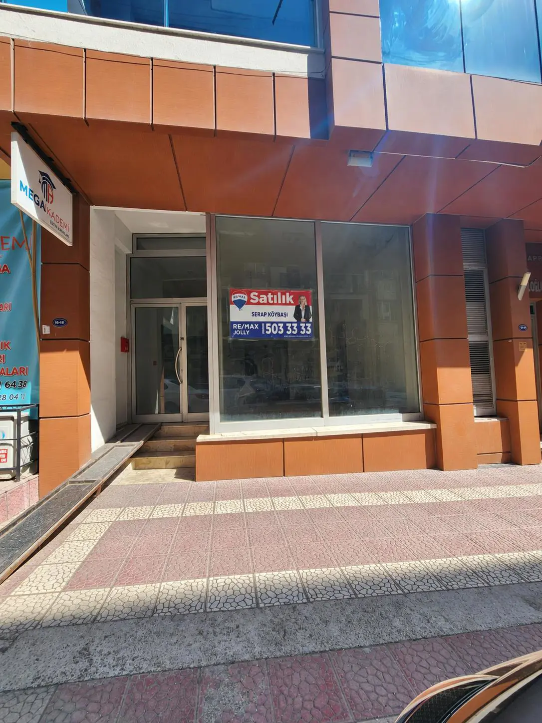 KARABAĞLAR İŞLEK CADDE ÜZERİ GENİŞ KULLANIM ALANLI SATILIK TİCARİ